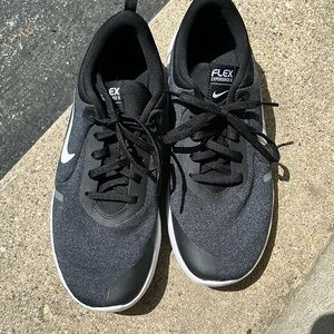 Women’s 9.5 FLEX Experience 8 Nike Shoes